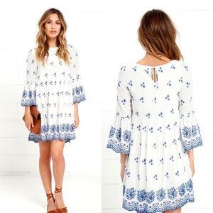 Lulu’s With a Whisper Blue and Ivory embroidered three‎ quarter sleeve dress XS